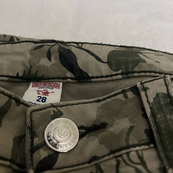 True Religion Green ripped  Camouflage Pants - Picture 5 of 5
